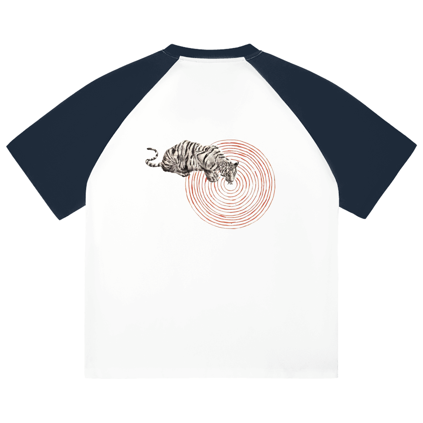 Raglan-T-Shirt mit navyblauen Ärmeln und der stilisierten Schrift "Chloe Spencer" auf der linken Brust. Ideal für einen modernen, sportlichen Look.